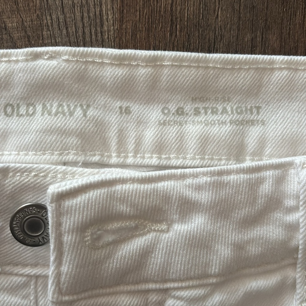 Old Navy White Denim Casual Button Fly Shorts New with tags size 16 - Picture 8 of 8